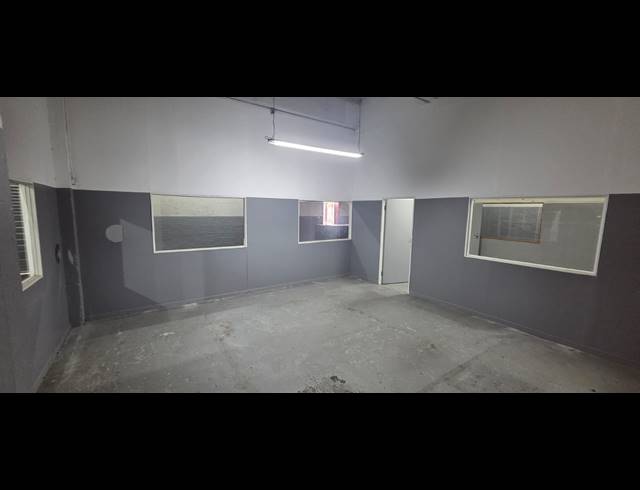 318M² WAREHOUSE TO LET IN WELLINGTON CENTRAL